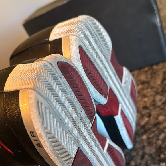 Jordan team Elite 2 Lo White and Black Sneakers Classic Design EUC - Picture 7 of 15